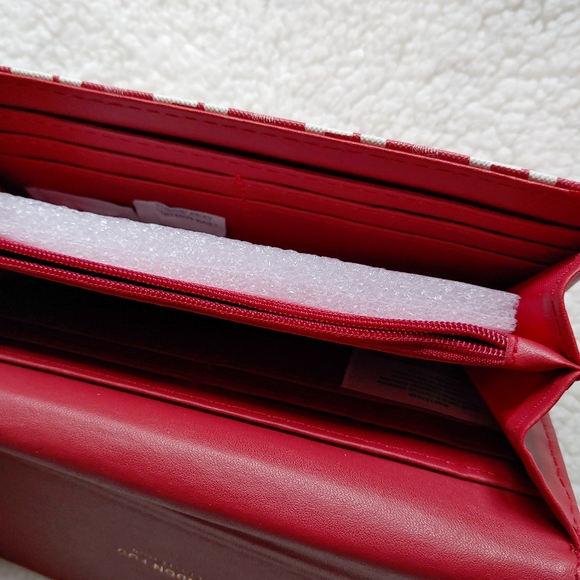 London Fog Lara red & white flap wallet - vegan leather - Picture 10 of 12